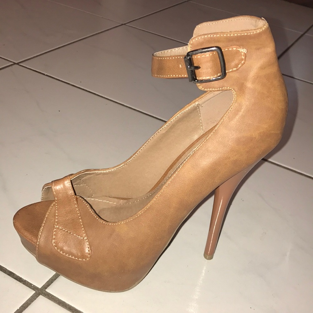BEAUTIFUL brown open toed heels